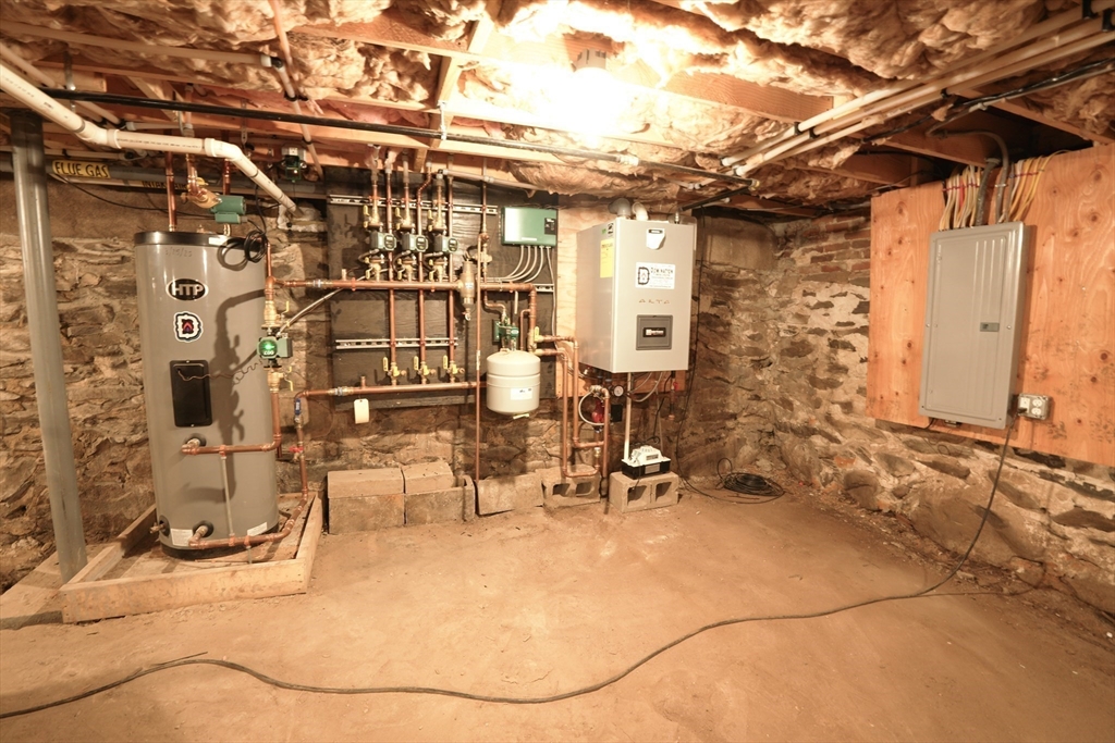 Lunenburg, Massachusetts 01462, United States, 4 Bedrooms Bedrooms, ,4 BathroomsBathrooms,Residential,Active,209412