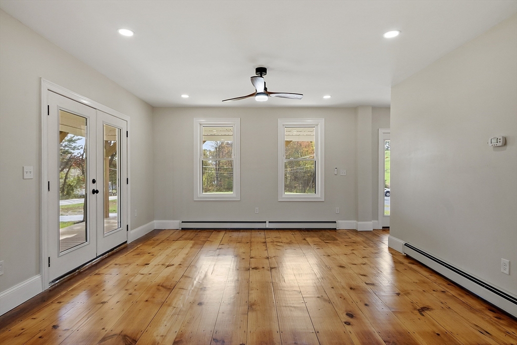 Lunenburg, Massachusetts 01462, United States, 4 Bedrooms Bedrooms, ,4 BathroomsBathrooms,Residential,Active,209412