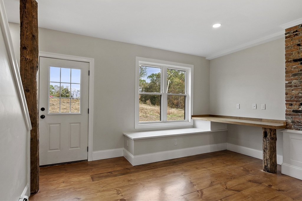 Lunenburg, Massachusetts 01462, United States, 4 Bedrooms Bedrooms, ,4 BathroomsBathrooms,Residential,Active,209412