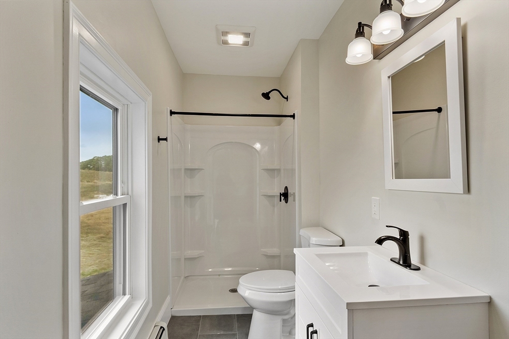 Lunenburg, Massachusetts 01462, United States, 4 Bedrooms Bedrooms, ,4 BathroomsBathrooms,Residential,Active,209412