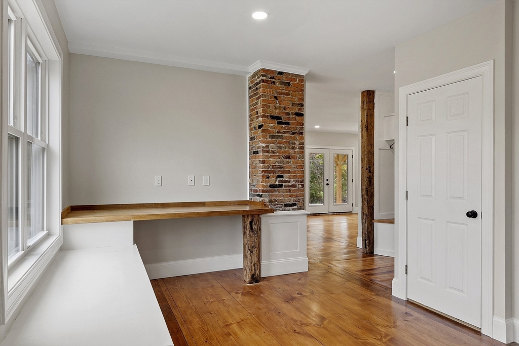 Lunenburg, Massachusetts 01462, United States, 4 Bedrooms Bedrooms, ,4 BathroomsBathrooms,Residential,Active,209412