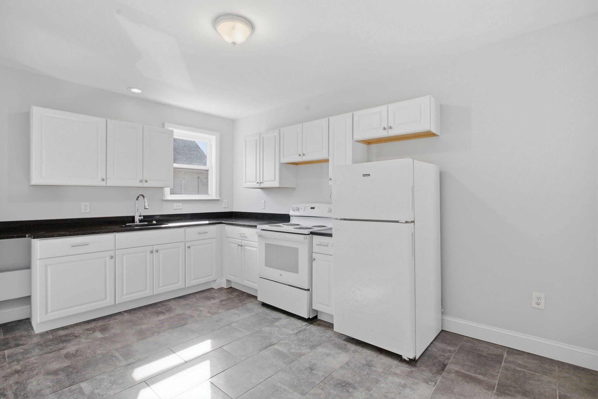 101 Hilldale Ave, Haverhill, MA Photo #12