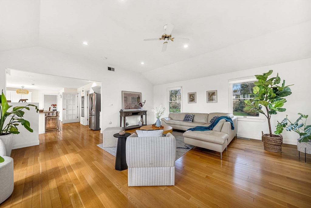 37 Woodcliffe Rd