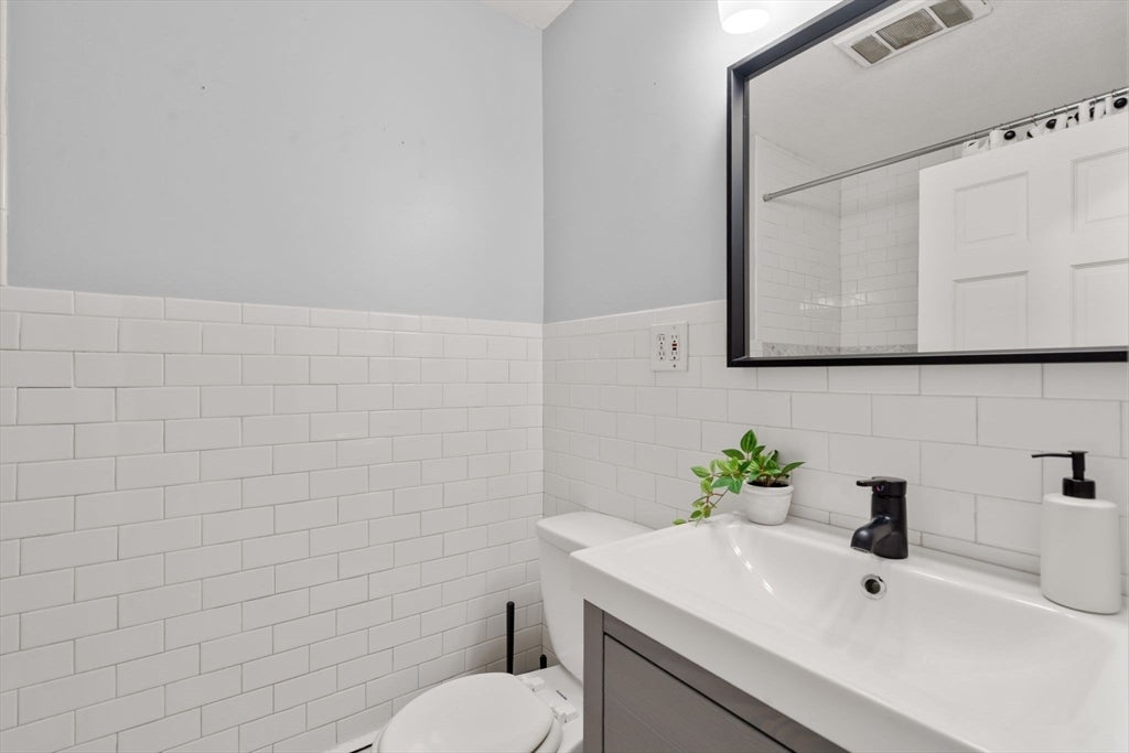136A Belgrade Ave, Boston, MA Photo #17