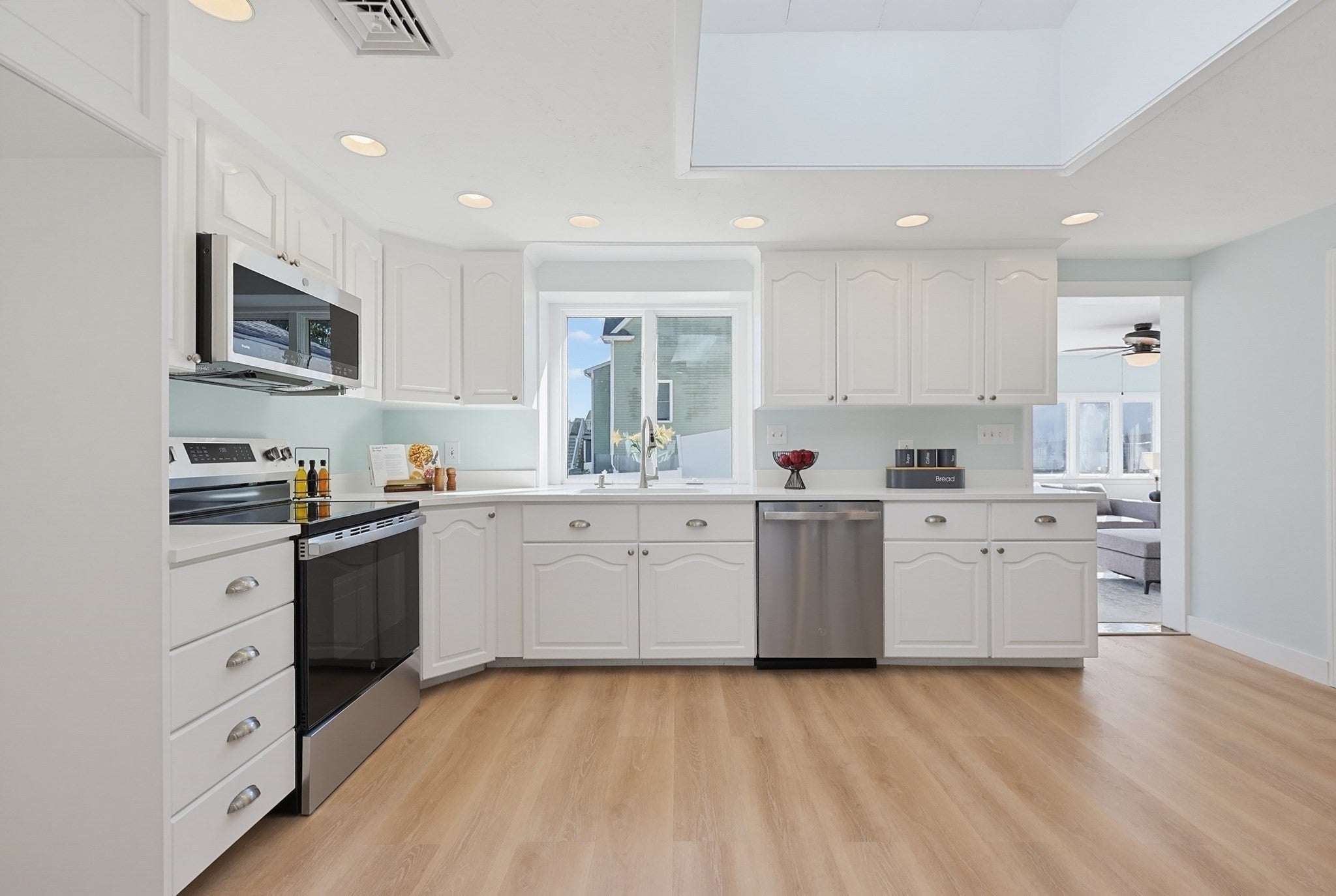 30 Taft Ln, Dedham, MA Photo #8