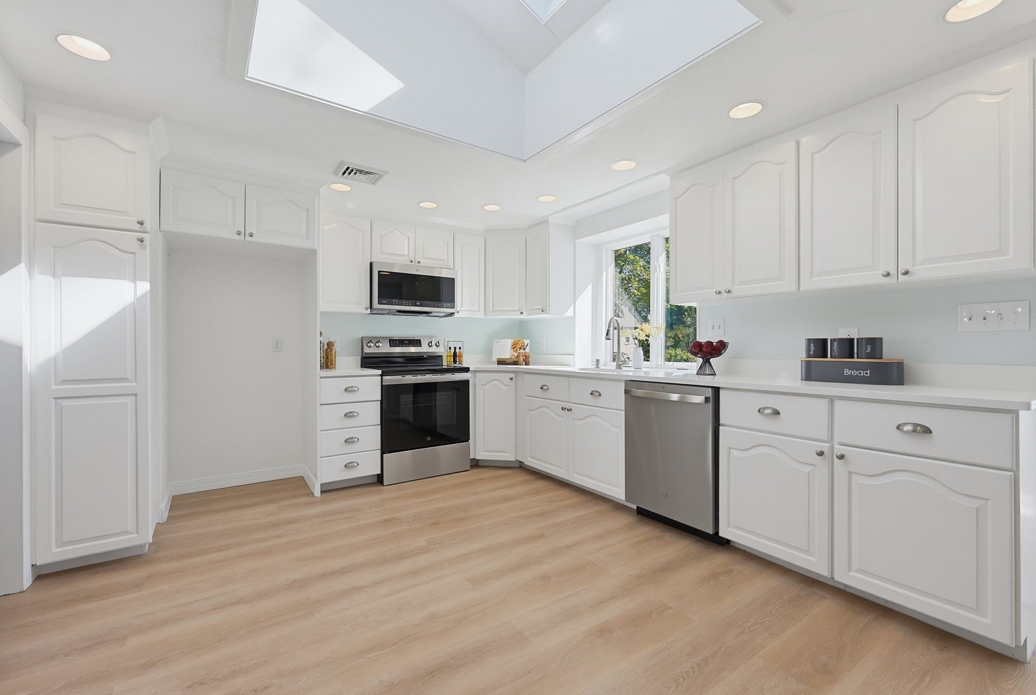 30 Taft Ln, Dedham, MA Photo #9