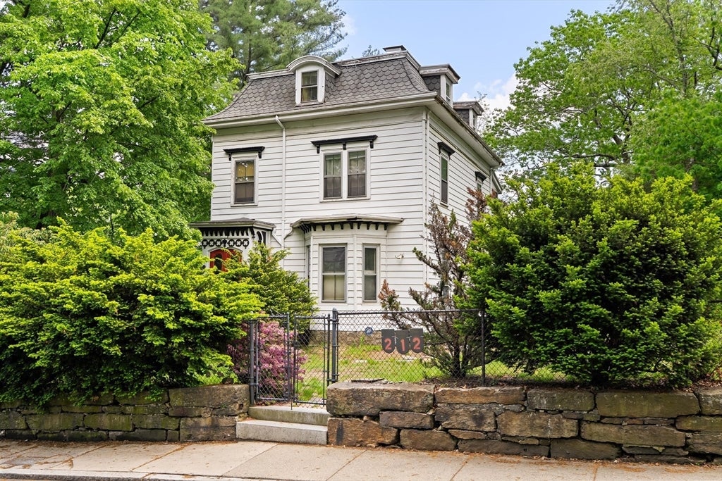 212 Chestnut Ave