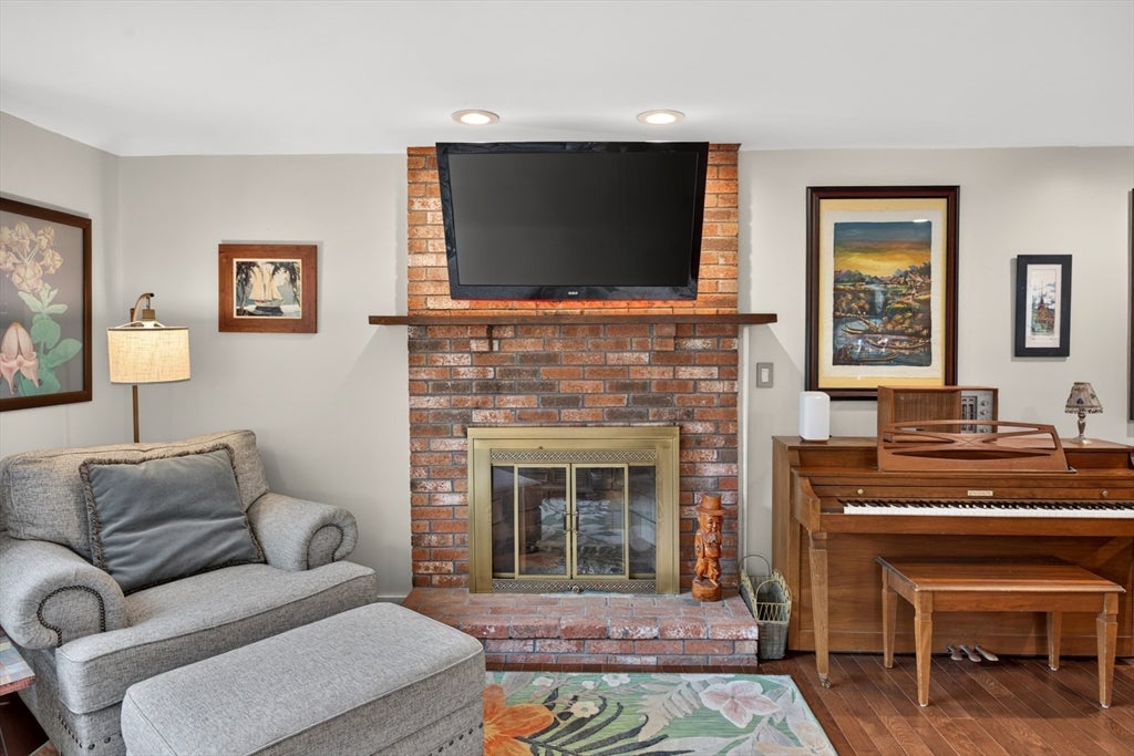 106 Tanglewood Dr, Falmouth, MA, 106 Tanglewood Dr, Falmouth, MA Photo #6