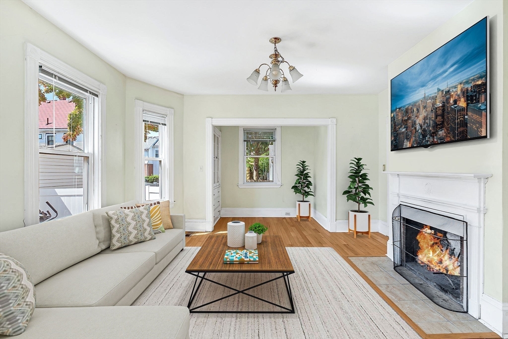 Newton, Massachusetts 02466, United States, 4 Bedrooms Bedrooms, ,4 BathroomsBathrooms,Residential,Active,208319