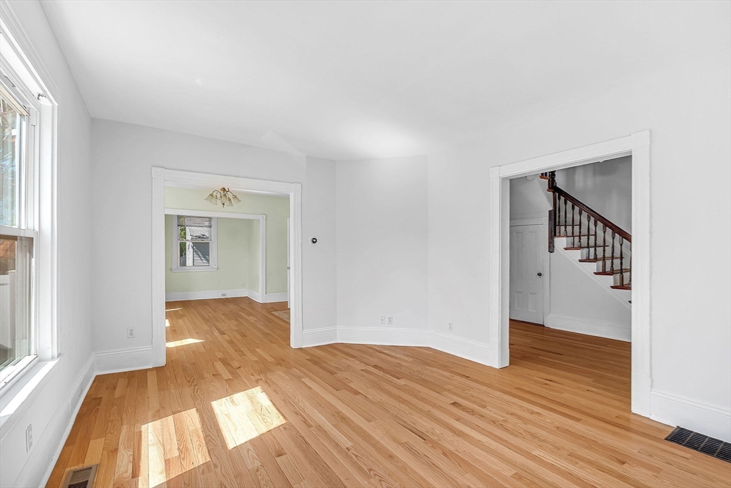 Newton, Massachusetts 02466, United States, 4 Bedrooms Bedrooms, ,4 BathroomsBathrooms,Residential,Active,208319