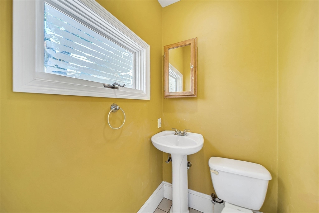 Newton, Massachusetts 02466, United States, 4 Bedrooms Bedrooms, ,4 BathroomsBathrooms,Residential,Active,208319