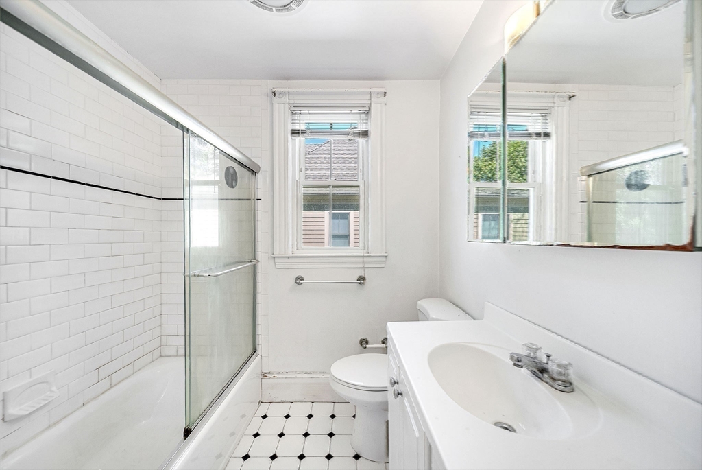 Newton, Massachusetts 02466, United States, 4 Bedrooms Bedrooms, ,4 BathroomsBathrooms,Residential,Active,208319