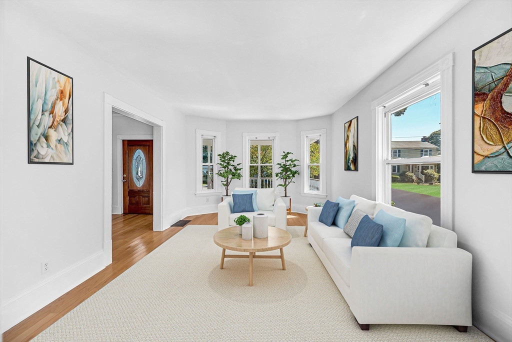 Newton, Massachusetts 02466, United States, 4 Bedrooms Bedrooms, ,4 BathroomsBathrooms,Residential,Active,208319