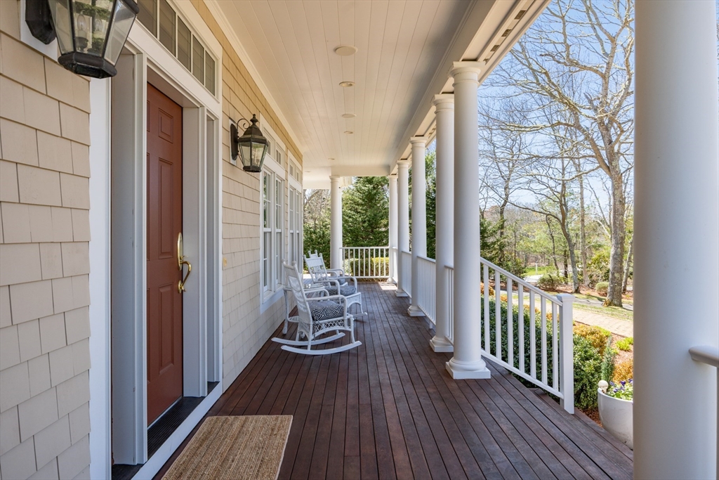 24 Highwood Ln