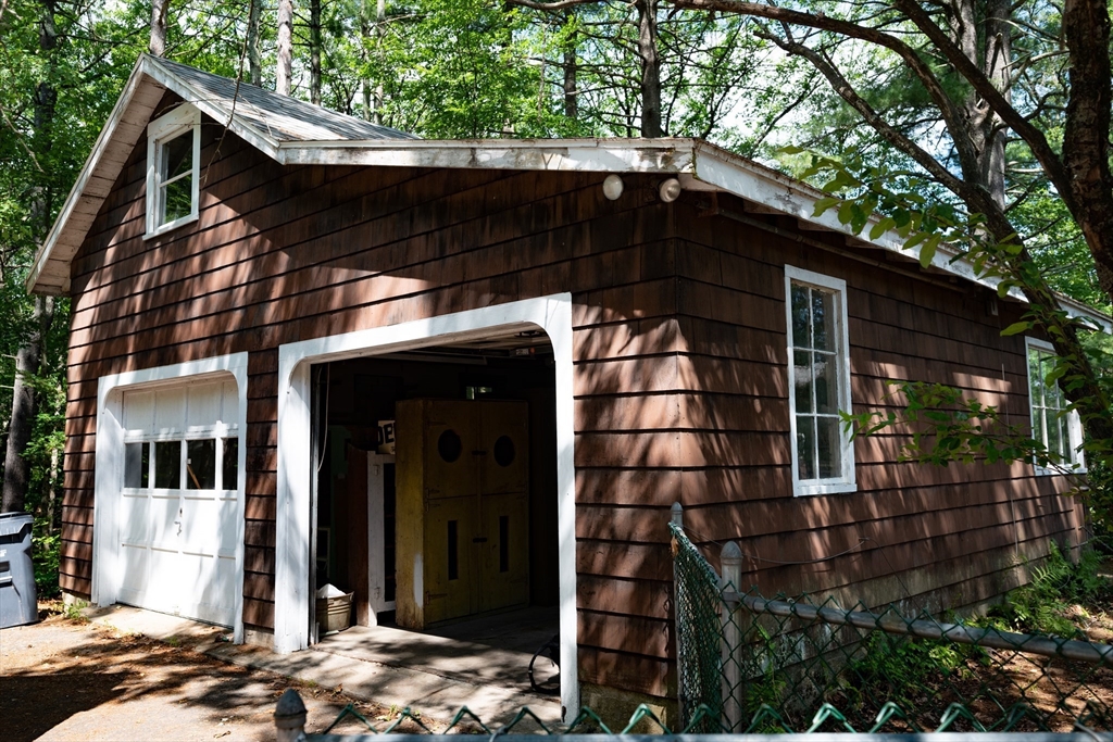 320 Fort Pond Rd