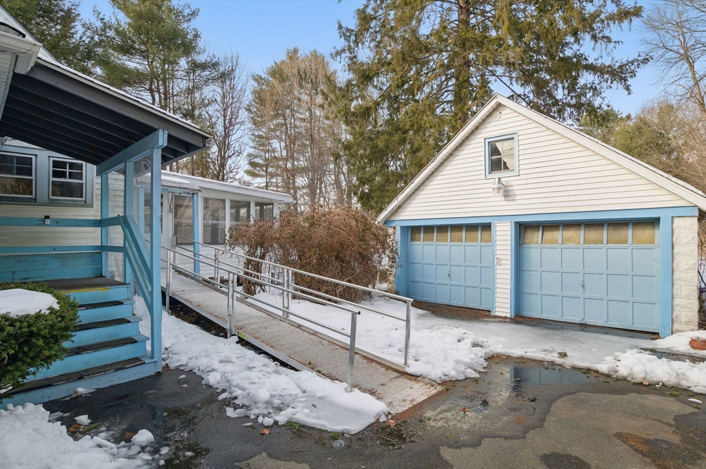 210 E Longmeadow Rd
