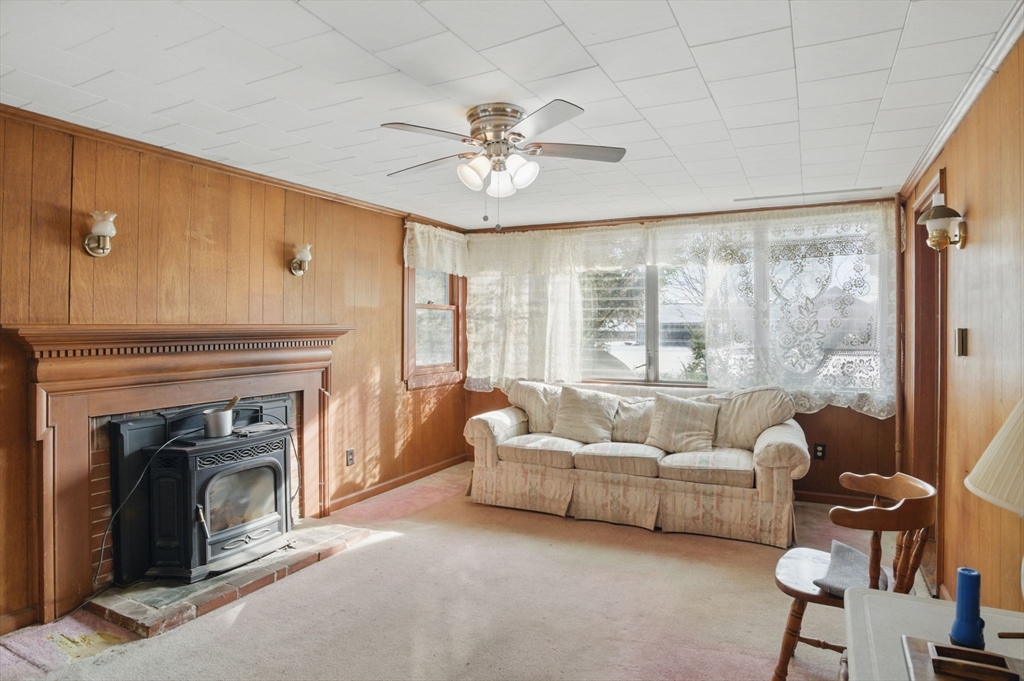 210 E Longmeadow Rd