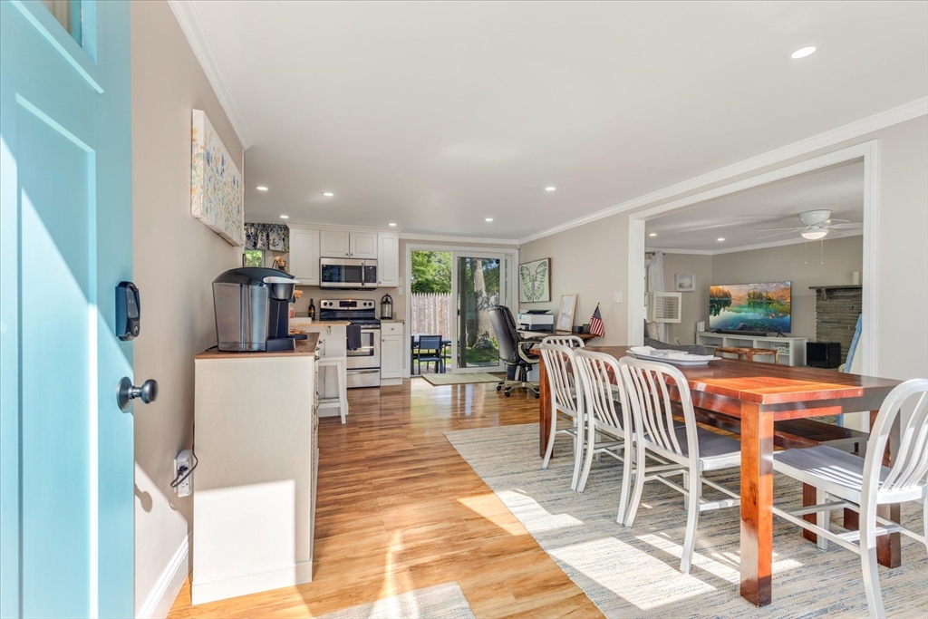 42 Edgewater Dr W