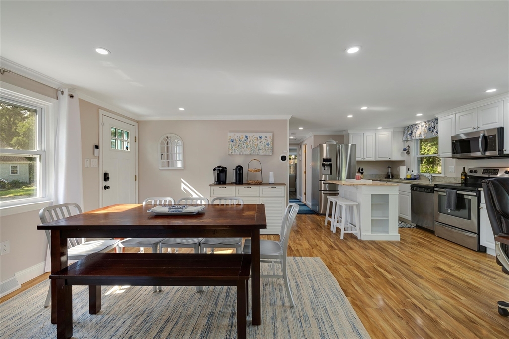 42 Edgewater Dr W