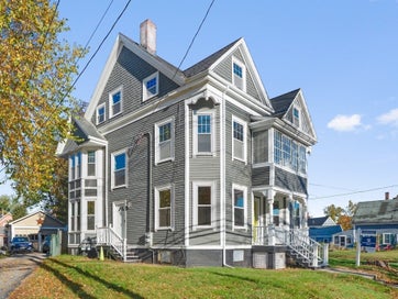 21 Congress St Amesbury MA 01913