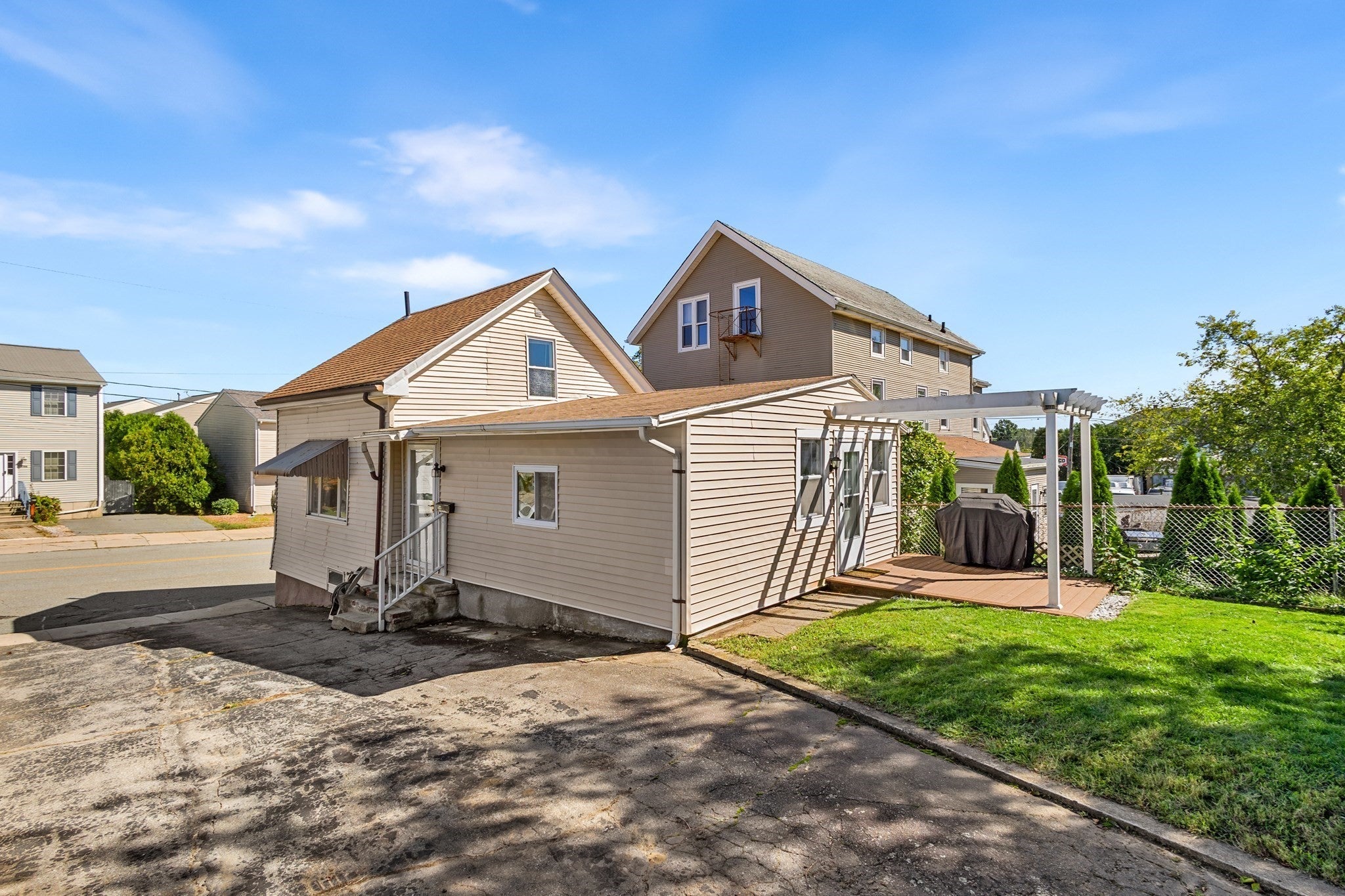 2113 Pleasant St, Fall River, MA Photo #27