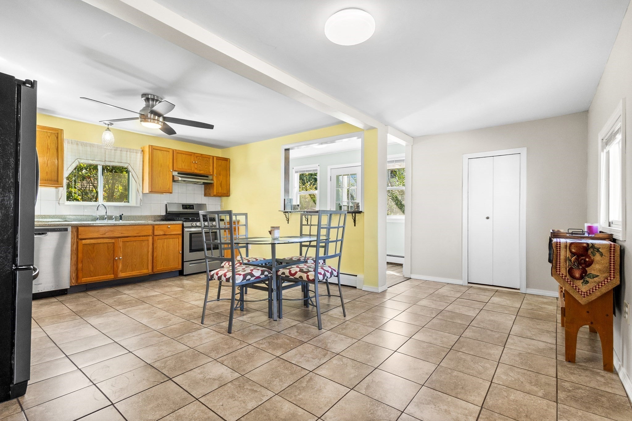 2113 Pleasant St, Fall River, MA Photo #9
