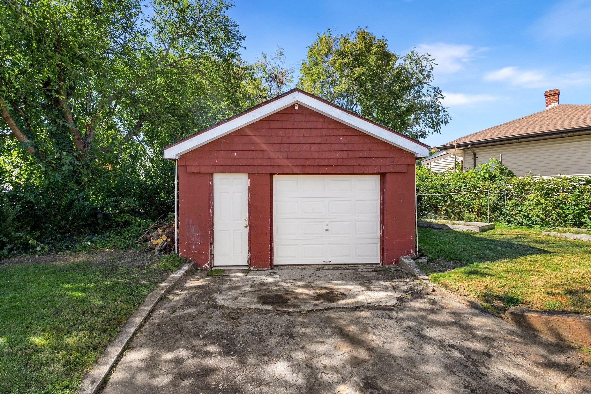 2113 Pleasant St, Fall River, MA Photo #36