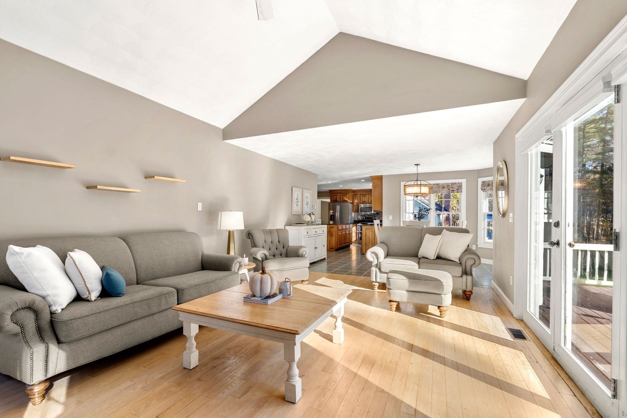 7 Robbins Farm Rd, Dunstable, MA Photo #6