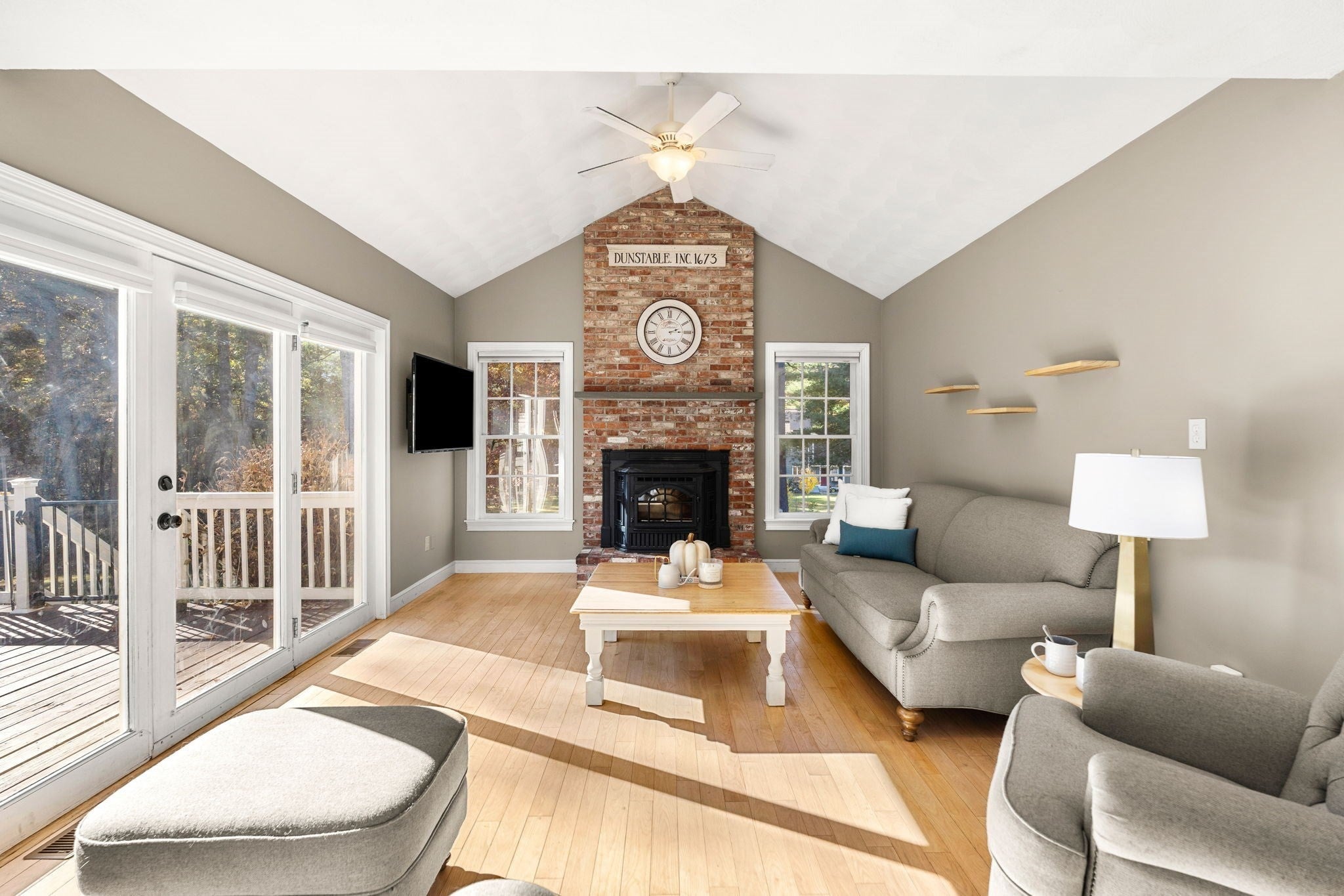 7 Robbins Farm Rd