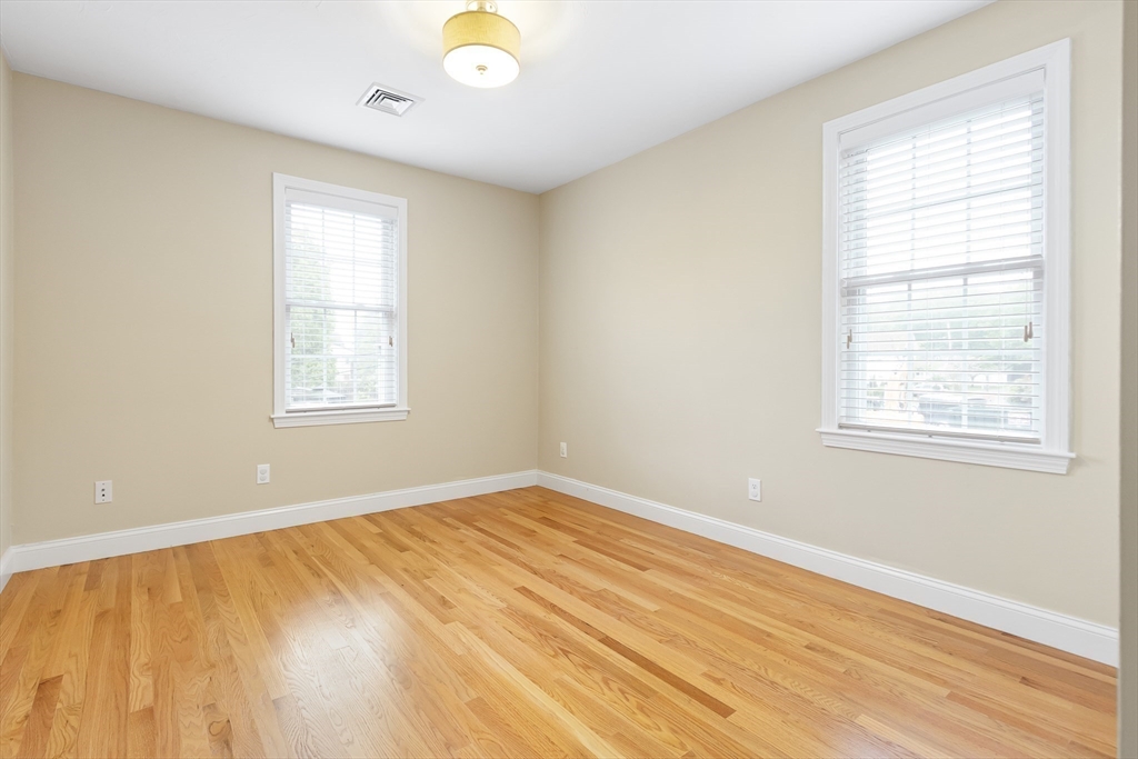 Natick, Massachusetts 01760, United States, 3 Bedrooms Bedrooms, ,3 BathroomsBathrooms,Residential,Active,125698