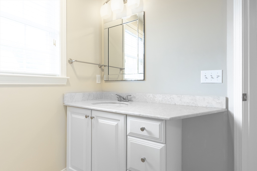 Natick, Massachusetts 01760, United States, 3 Bedrooms Bedrooms, ,3 BathroomsBathrooms,Residential,Active,125698