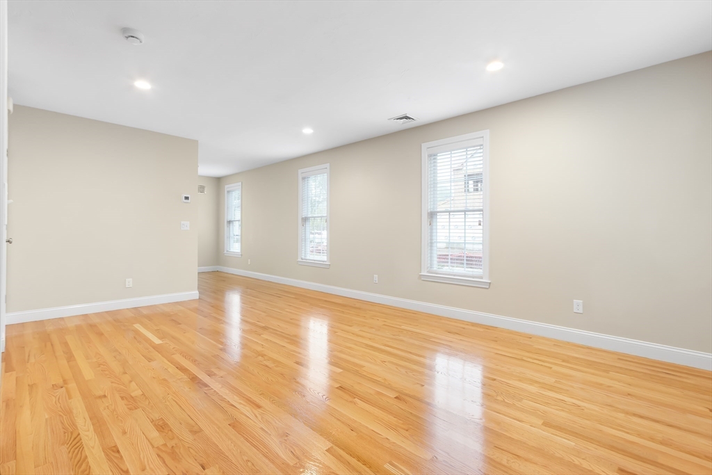 Natick, Massachusetts 01760, United States, 3 Bedrooms Bedrooms, ,3 BathroomsBathrooms,Residential,Active,125698