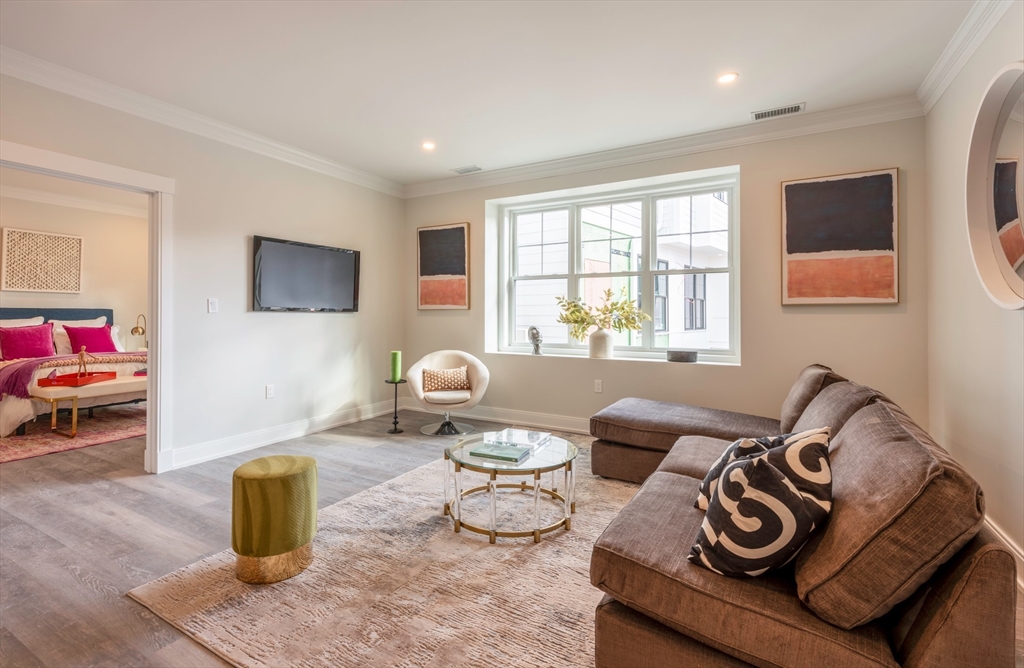 61 County St 206