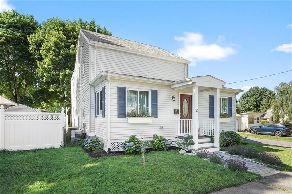 37 Salem St