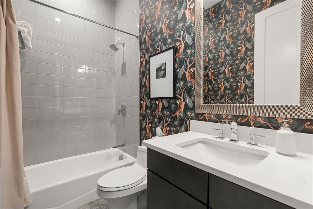20 Glen Ellen Blvd 20