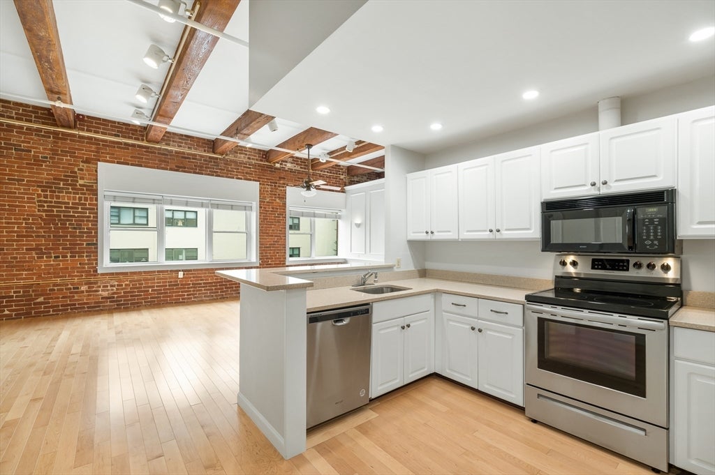 15 Sleeper St 407, Boston MA 02210