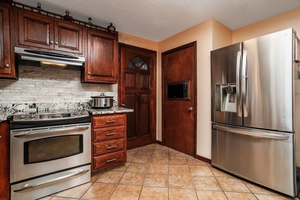 54 Lancaster Rd, Clinton, MA Photo #5
