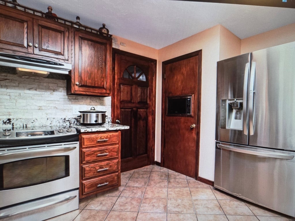 54 Lancaster Rd, Clinton, MA Photo #9