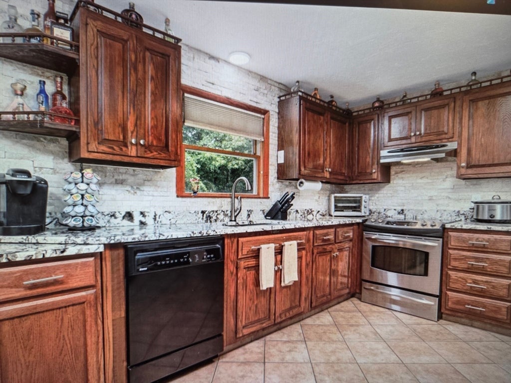 54 Lancaster Rd, Clinton, MA Photo #8