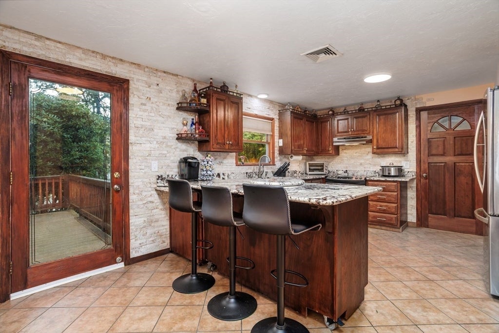 54 Lancaster Rd, Clinton, MA Photo #2