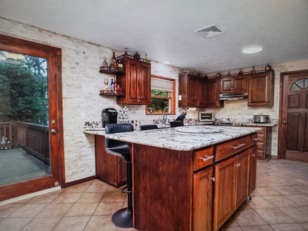 54 Lancaster Rd, Clinton, MA Photo #4