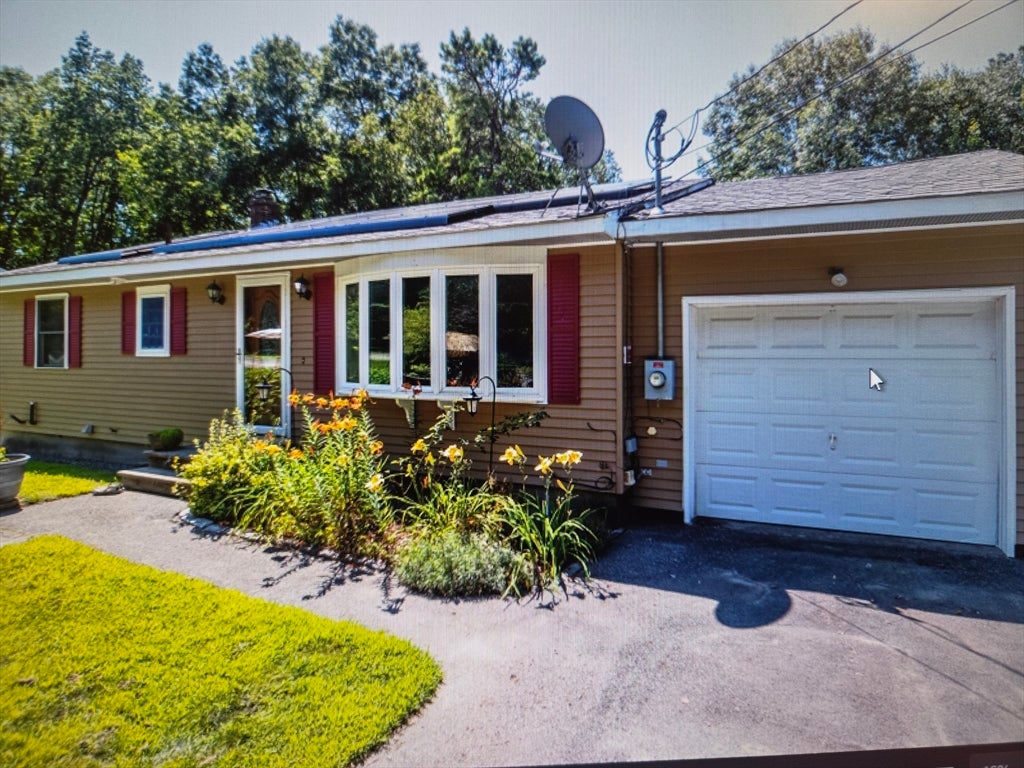Photo of 54 Lancaster Rd, Clinton, MA