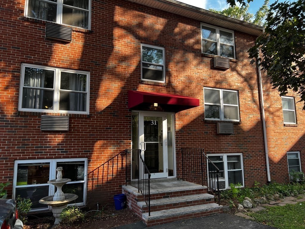 Click for 31 Montvale Ave #1, Woburn, MA slideshow