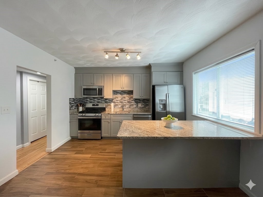 Click for 48 Derby St #1, Somerville, MA slideshow