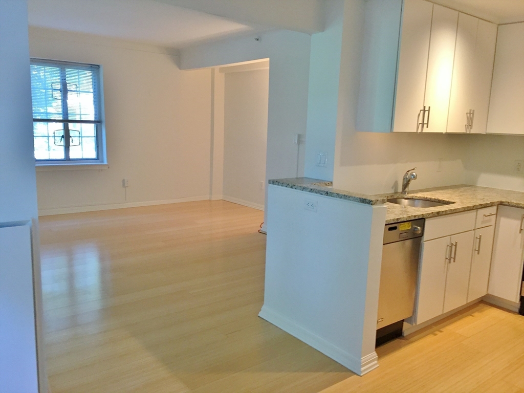 20 Chapel St B406