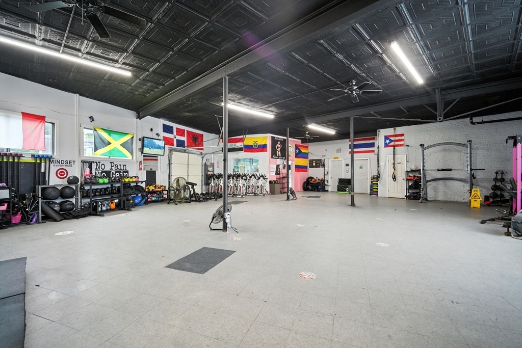 Springfield, Massachusetts 01104, United States, ,2 BathroomsBathrooms,Commercial,Active,163857