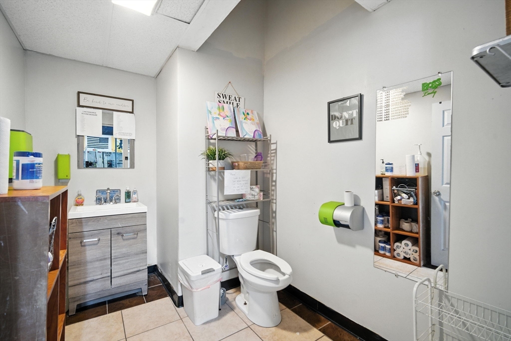 Springfield, Massachusetts 01104, United States, ,2 BathroomsBathrooms,Commercial,Active,163857