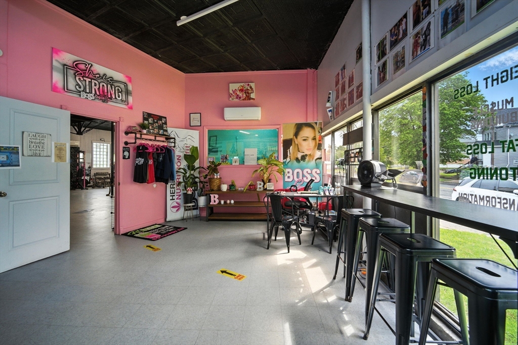 Springfield, Massachusetts 01104, United States, ,2 BathroomsBathrooms,Commercial,Active,163857