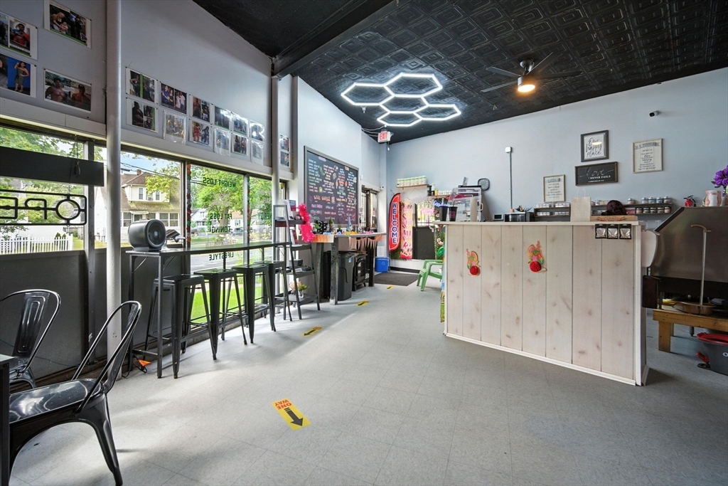 Springfield, Massachusetts 01104, United States, ,2 BathroomsBathrooms,Commercial,Active,163857