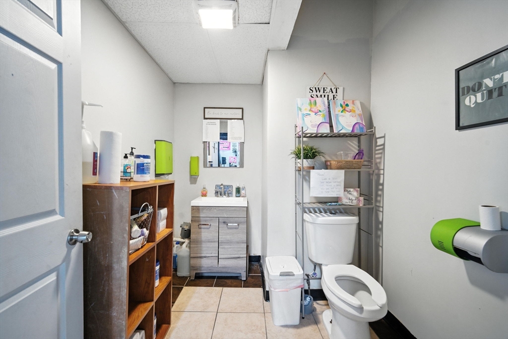 Springfield, Massachusetts 01104, United States, ,2 BathroomsBathrooms,Commercial,Active,163857